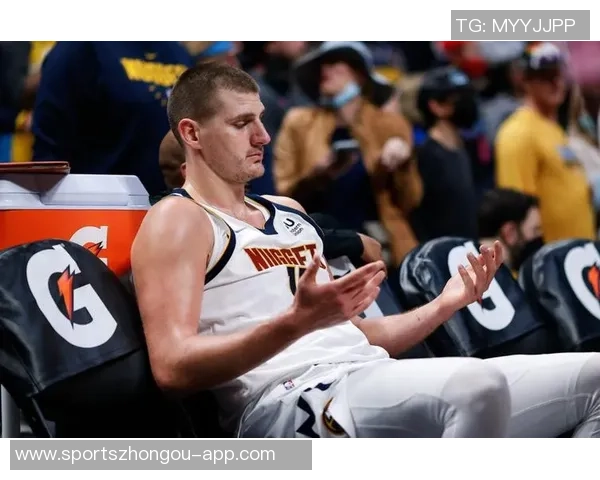 专家解读约基奇膝伤情况乐观为过度伸展或挫伤最坏可能是前交叉韧带撕裂